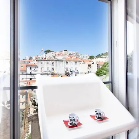 Apartment Mouraria 2 - View From French Balcony & Smart Check-in Lisbon
