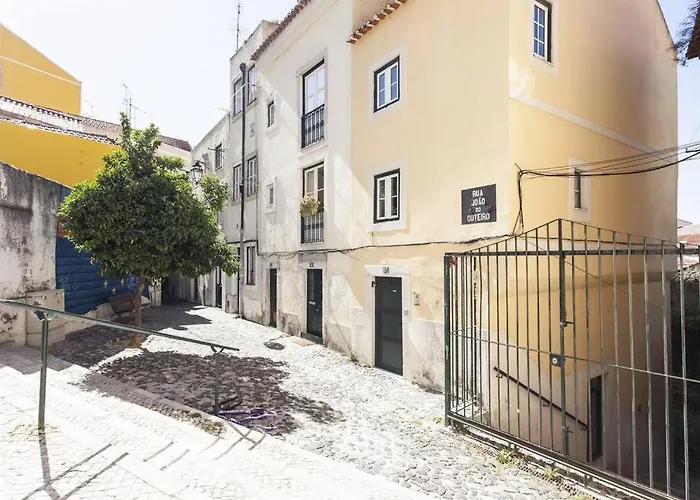 Mouraria 2 - View From French Balcony & Smart Check-in דירה ליסבון