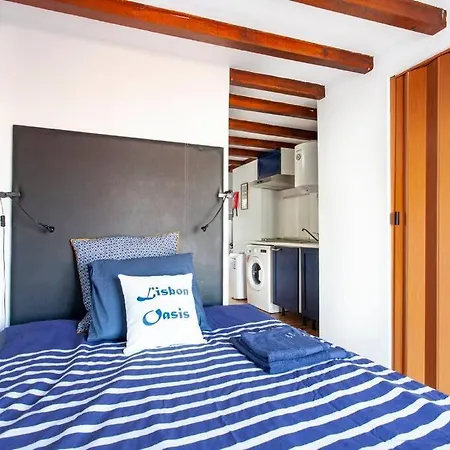 Mouraria 2 - View From French Balcony & Smart Check-in Appartamento