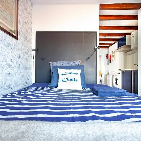 Mouraria 2 - View From French Balcony & Smart Check-in Appartamento